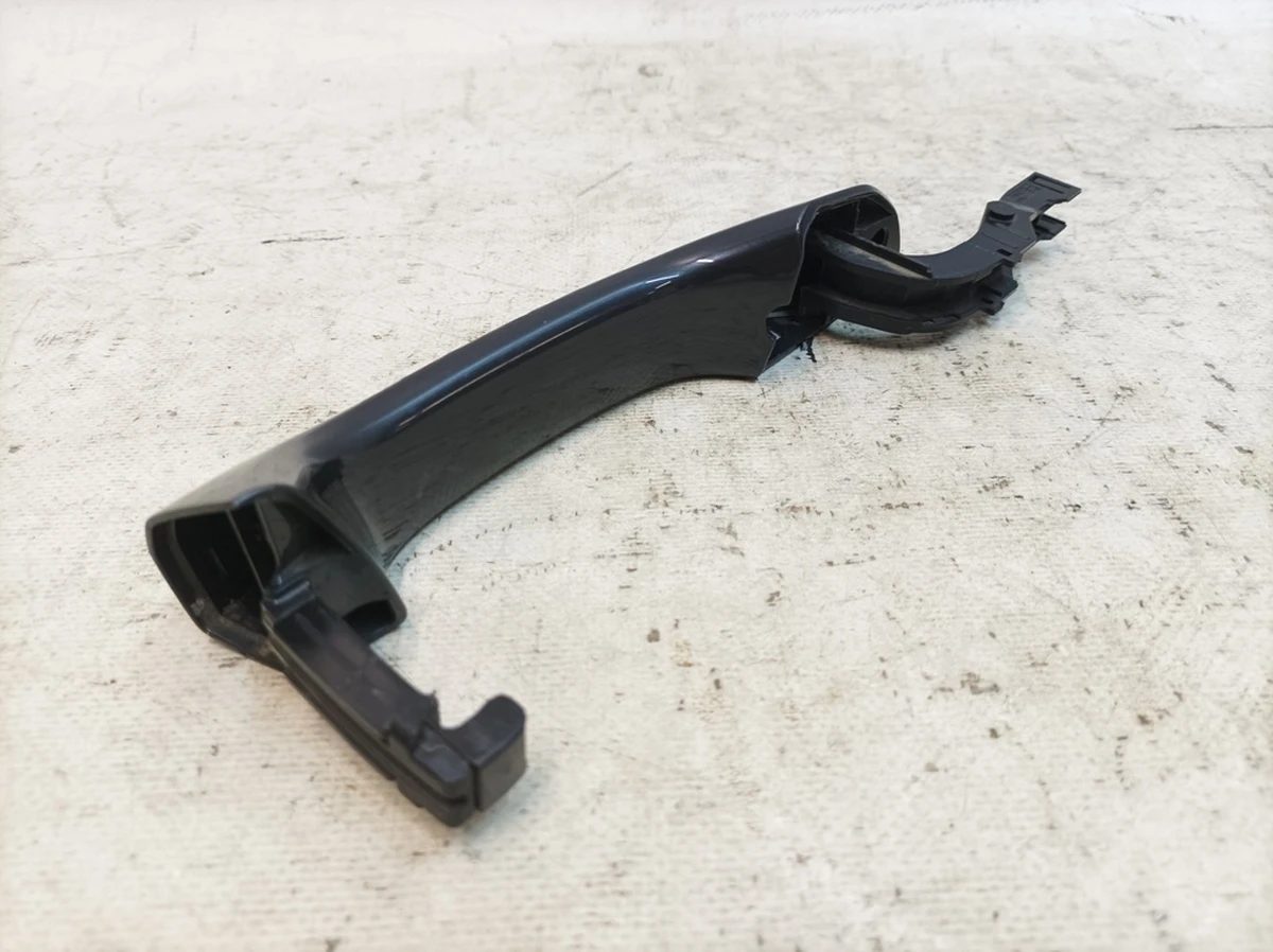 Ручка дверей передньої задньої зовнішня ліва з пошкодженням LX7L Audi E-tron 4M8837205B