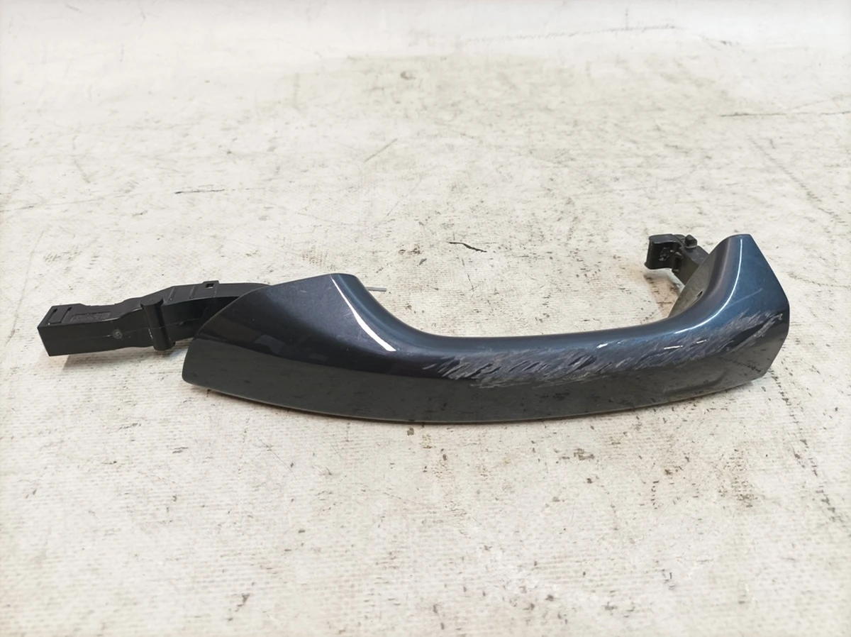 Ручка дверей передньої задньої зовнішня ліва з пошкодженням LX7L Audi E-tron 4M8837205B