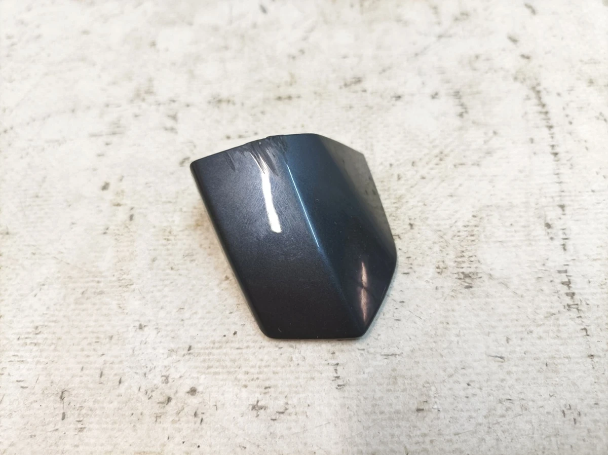 Ковпачок знімний ручки зовнішніх дверей передніх задніх лівих з пошкодженням LX7L Audi E-tron 4M8837879