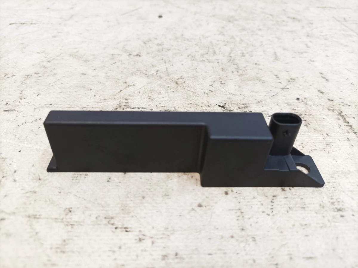 Антена системи санкційного доступу та пуску двигуна (KESSY) Porsche Taycan 4MO907247B