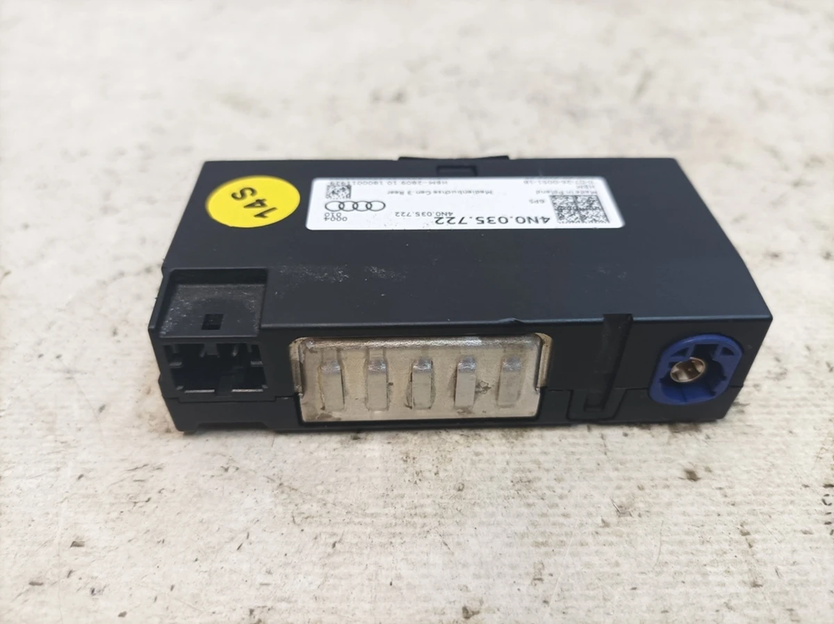 Роз'єм для підключення зовнішніх аудіоджерел (USB Hub) з пошкодженням Audi A7 4N0035722