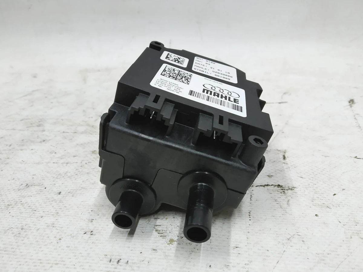 Электродвигатель вентилятора флаконного блока Audi E-tron 4N0819254B