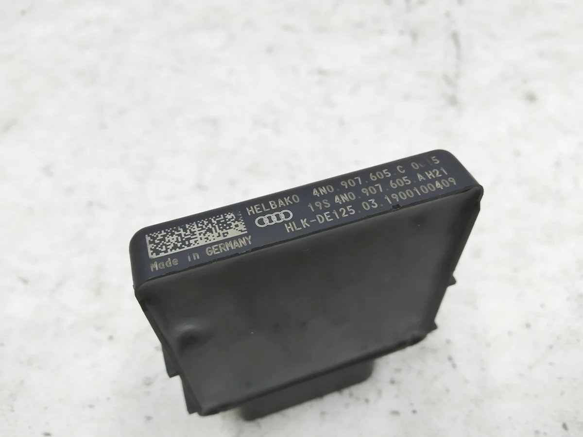 Блок керування склоочисником з подачею води Audi E-tron 4N0907605C