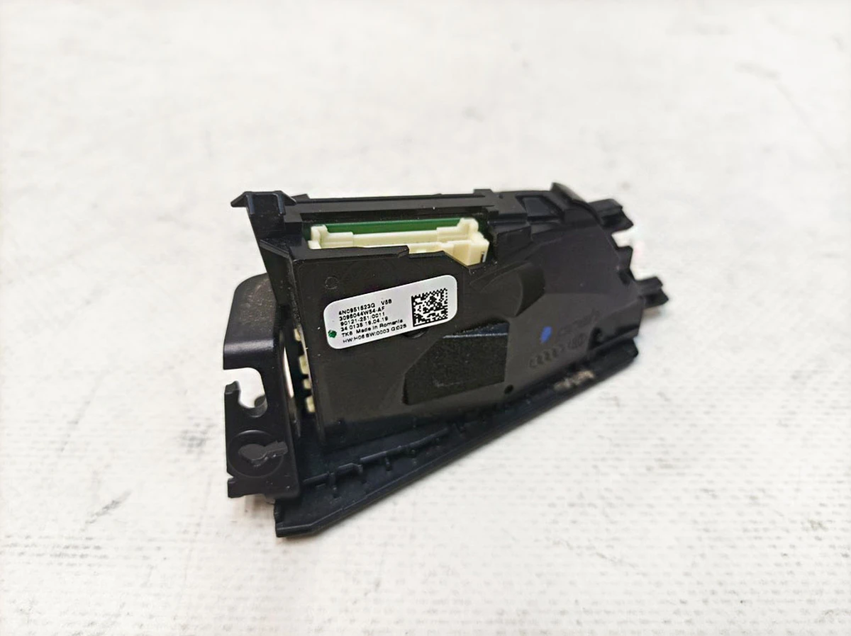 Блок багатофункціональних клавіш рульового колеса Audi E-tron 4N0951523G