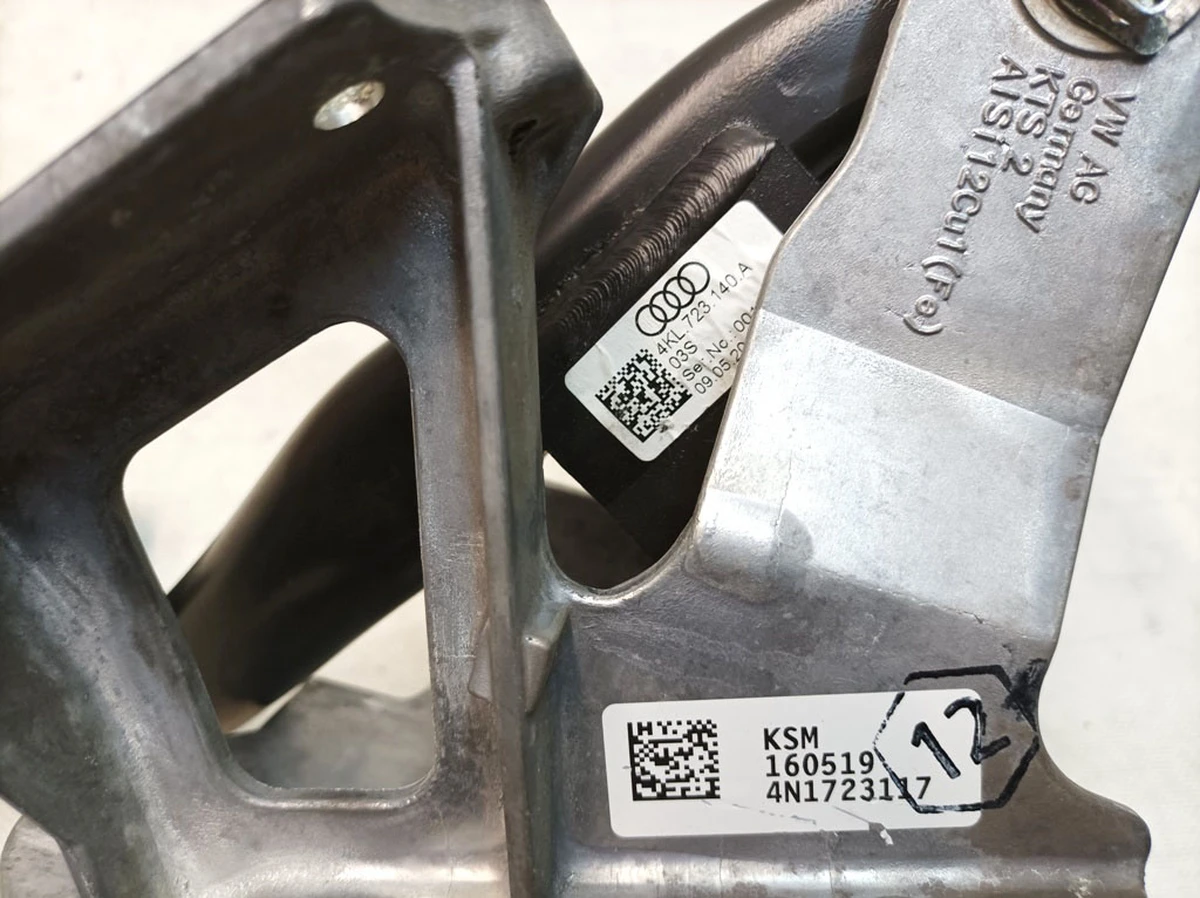 Кронштейн опорний педального вузла з педаллю томозу в зборі Audi E-tron 4N1723117