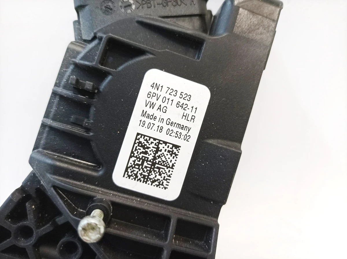 Педаль акселератора з електронним модулем (без вібродатчика) Mercedes B-Class 4N1723523