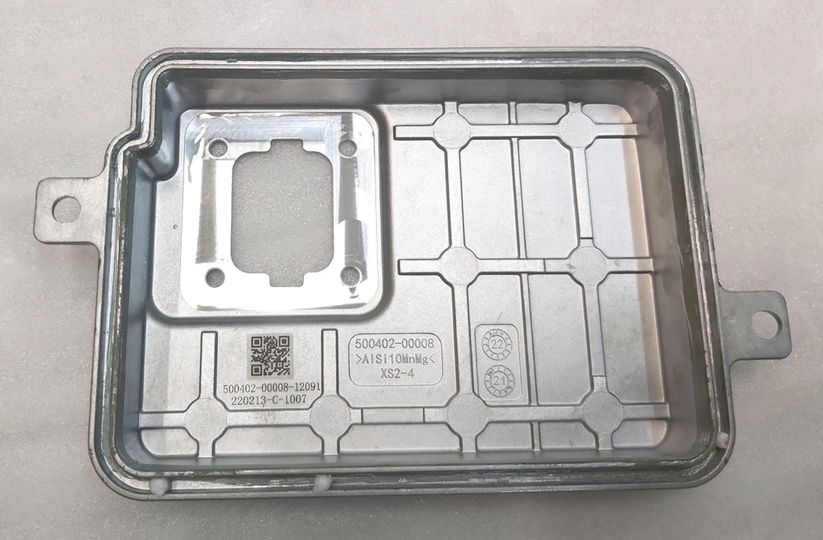 1 Кришка верхня АКБ 16V (12V) LI-ION Tesla model S Feb 2021, model X Mar 2021, model 3, model 3 Jan 2024, model Y 1598486-00-D