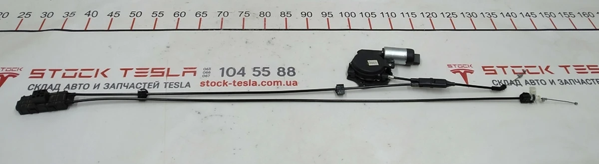 4 Електродвигун допоміг. розблокування. спинки подвійного лівого сидіння 2-го ряду у зборі з кронш. кріп. та тросиками Tesla model X 1135411-00-C