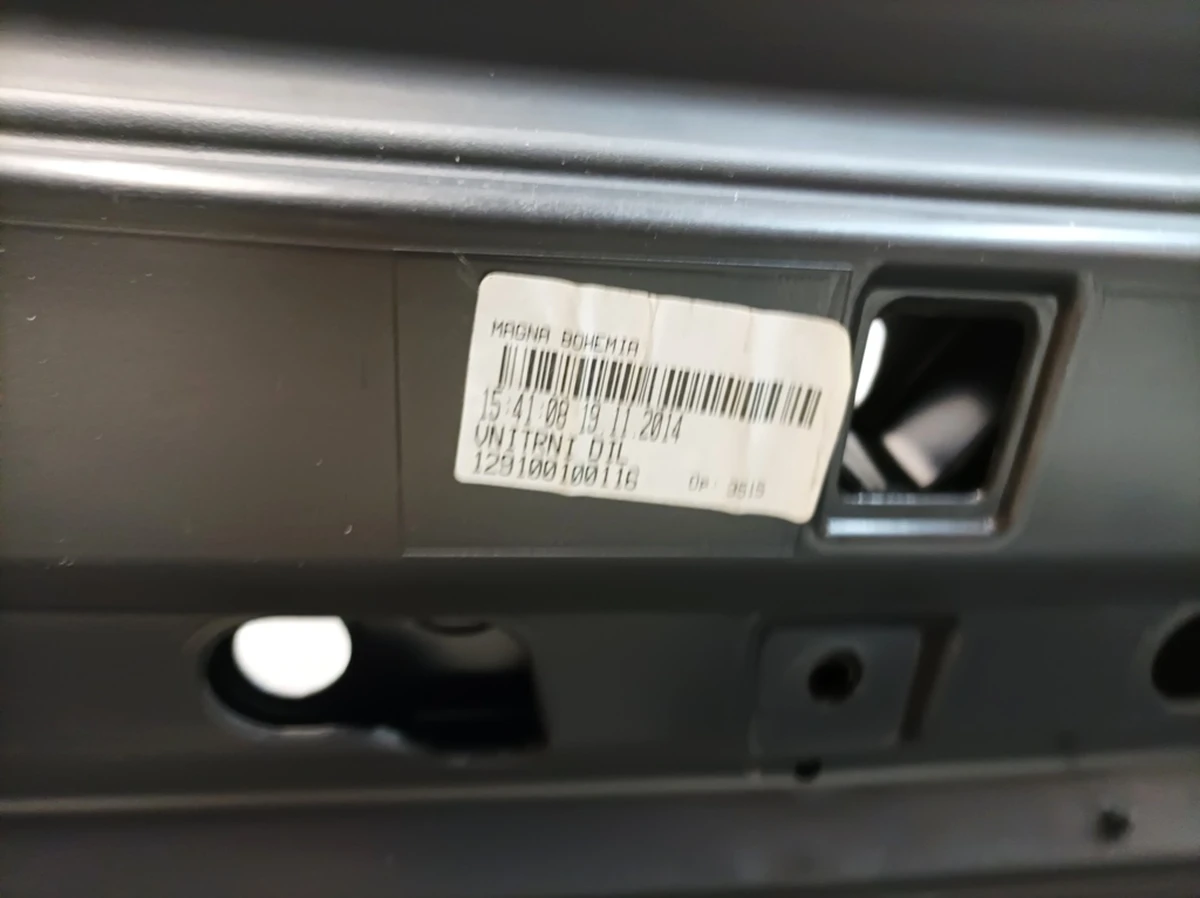 Крышка багажника в сборе со стеклом и фонарями BMW I3 51007400989