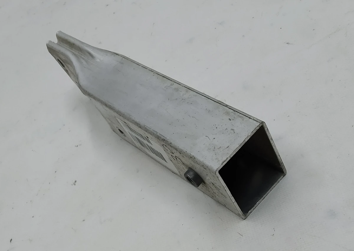 Деформуємий елемент (стакан) основного підсилювача бампера переднього нижній лівий BMW I3 51117296855