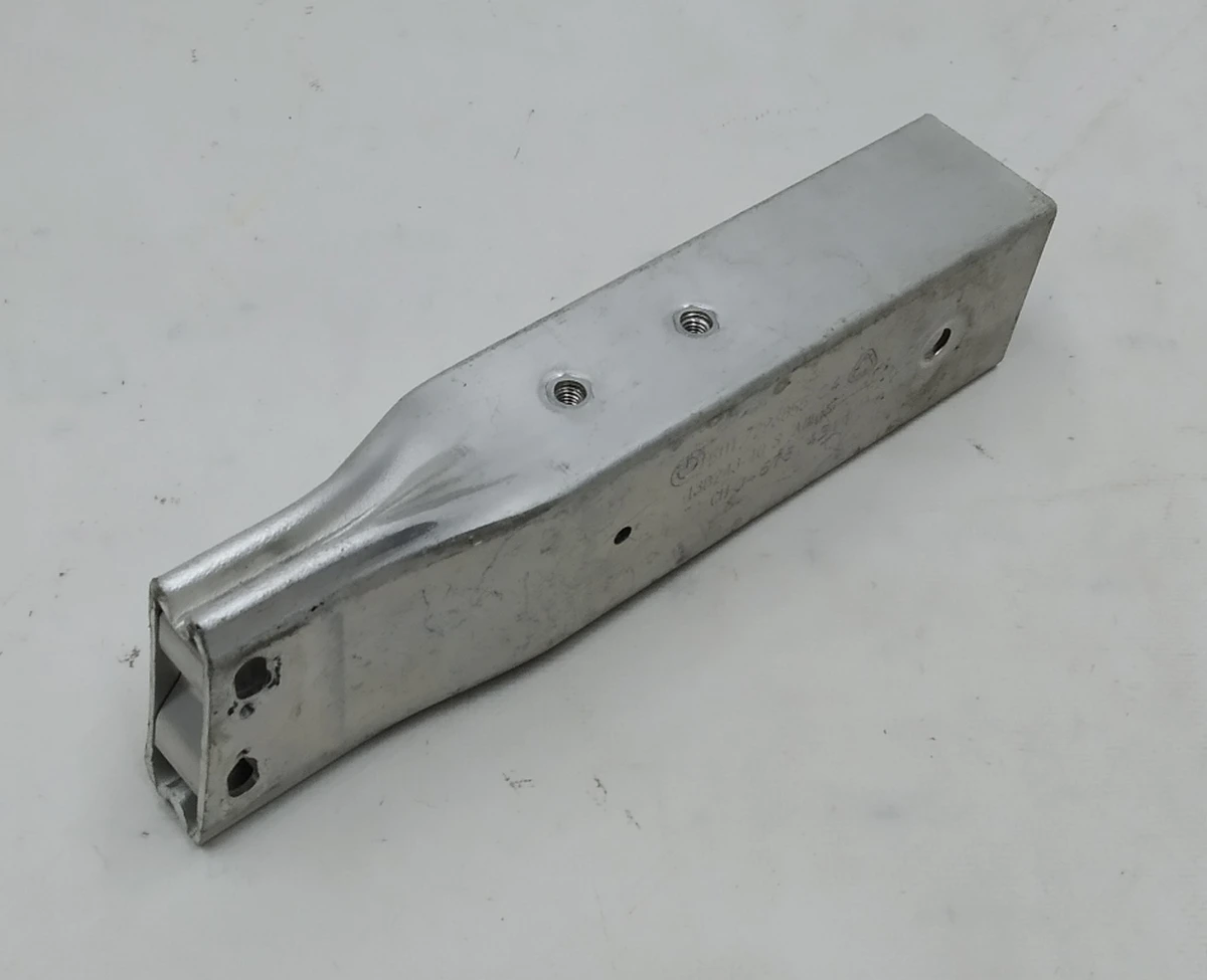 Деформуємий елемент (стакан) основного підсилювача бампера переднього нижній лівий BMW I3 51117296855