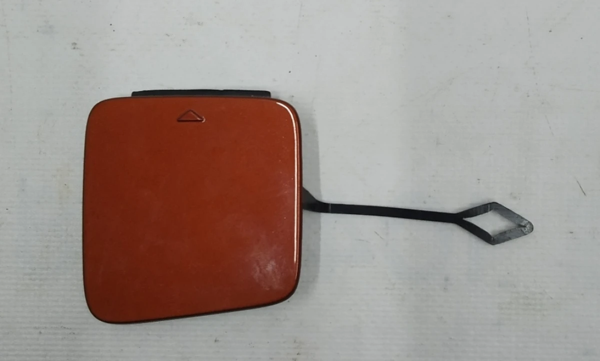 Заглушка кріплення буксирувального гака (пластик) B78 (Solar Orange Metallic) BMW i3 51127381878