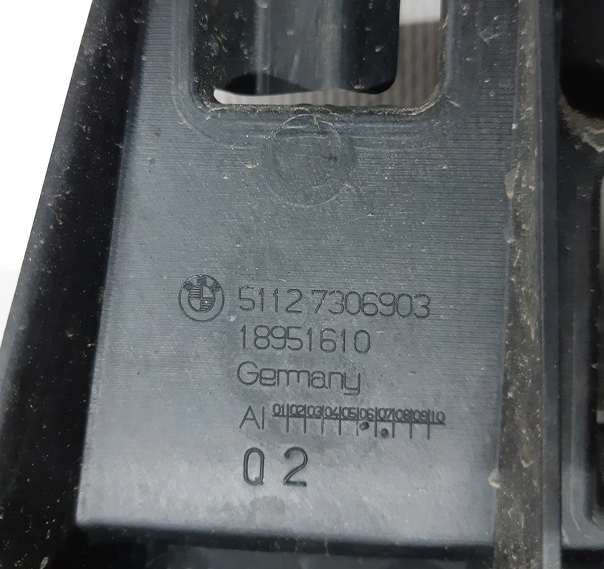 Кронштейн кріплення заднього бампера середній BMW i3 51127306903