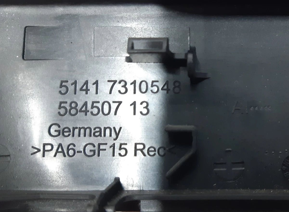 Накладка зеркала наружного правого внутренняя BMW I3 51337310548