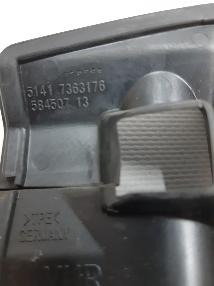 Накладка гумова петлі нижніх дверцят передньої правої BMW I3 51417363176