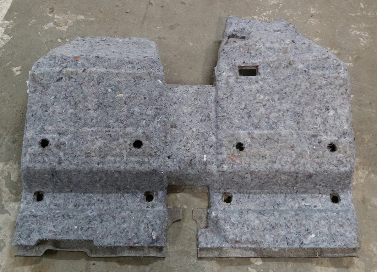 Килимове покриття підлоги 1-го ряду сидінь в зборі з панеллю для відпочинку ноги водія BMW I3 51477272375