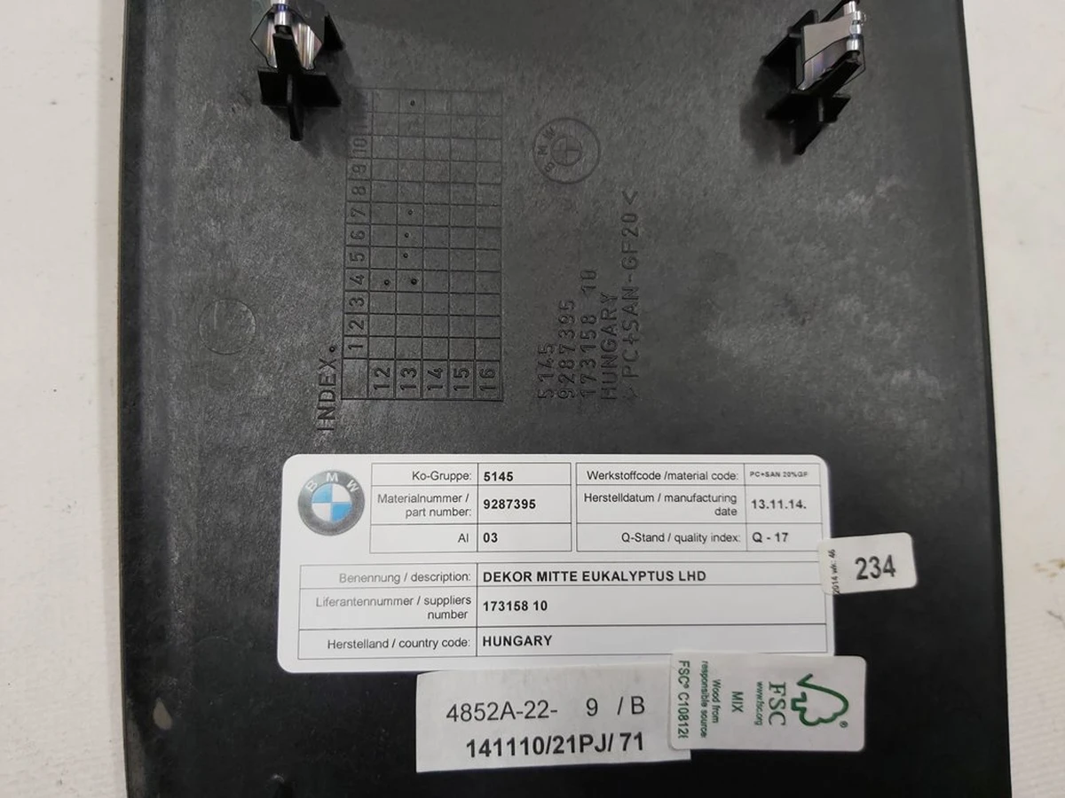 Накладка інструментальної панелі DEKOR MITTE EUKALYPTUS LHD з пошкодженням BMW i3 51459287395