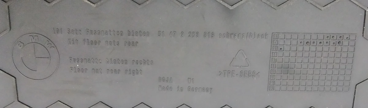 Килимок салону 2-го ряду сидінь правий (прогумований) BMW i3 51472353819