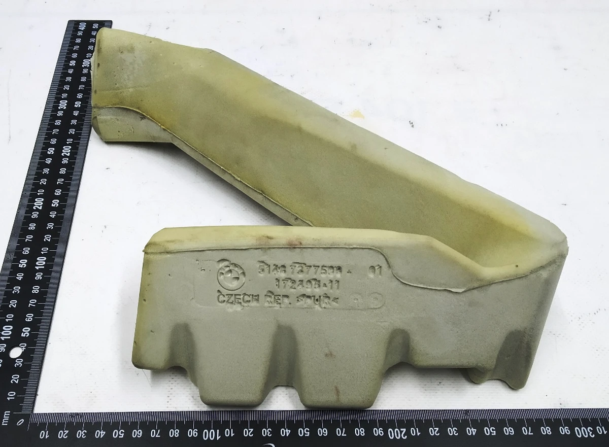 Теплошумоизолятор багажного отсека задний правый BMW i3 51447377590