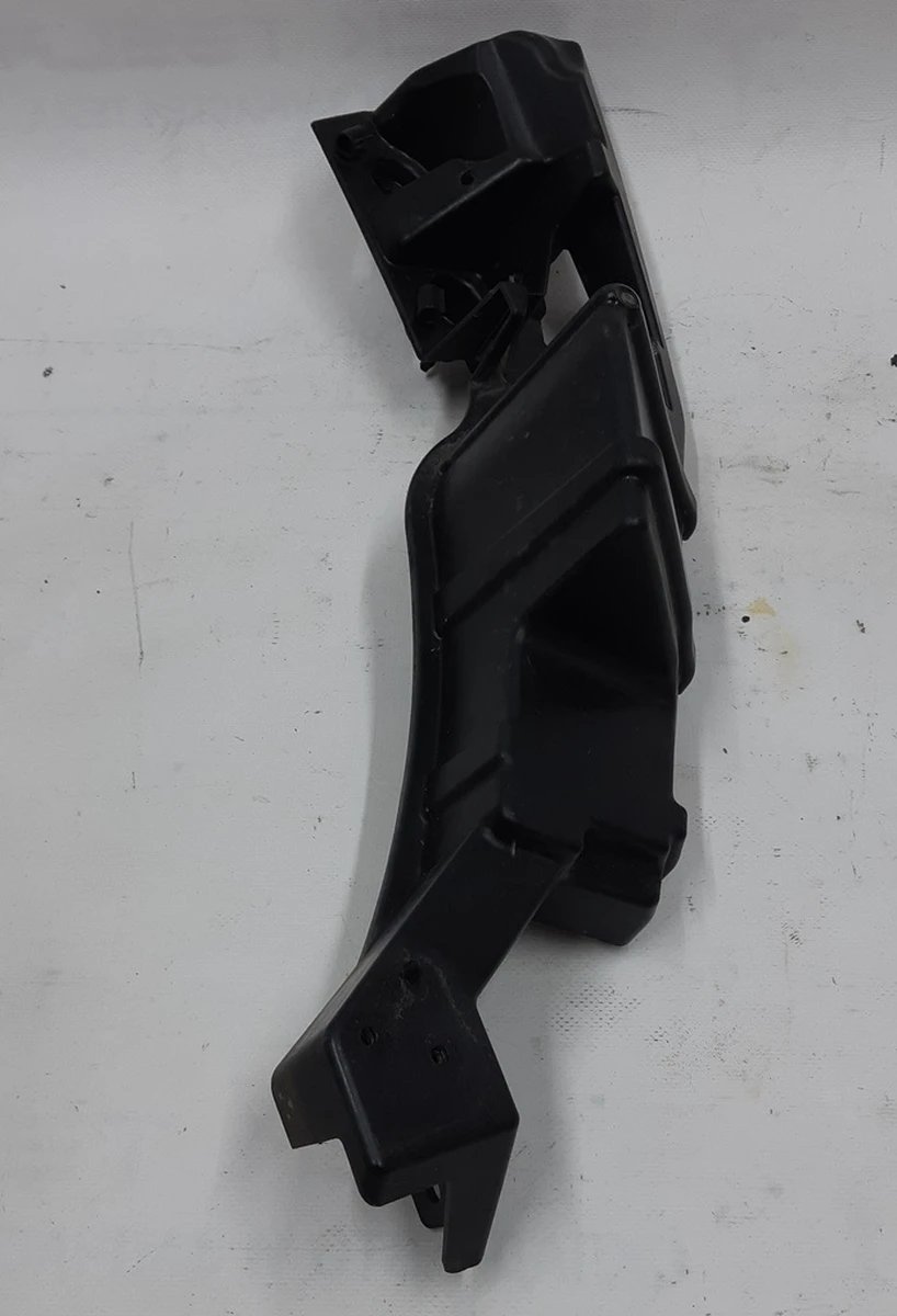 Кронштейн кріплення крила переднього правого верхній BMW I3 51647368158