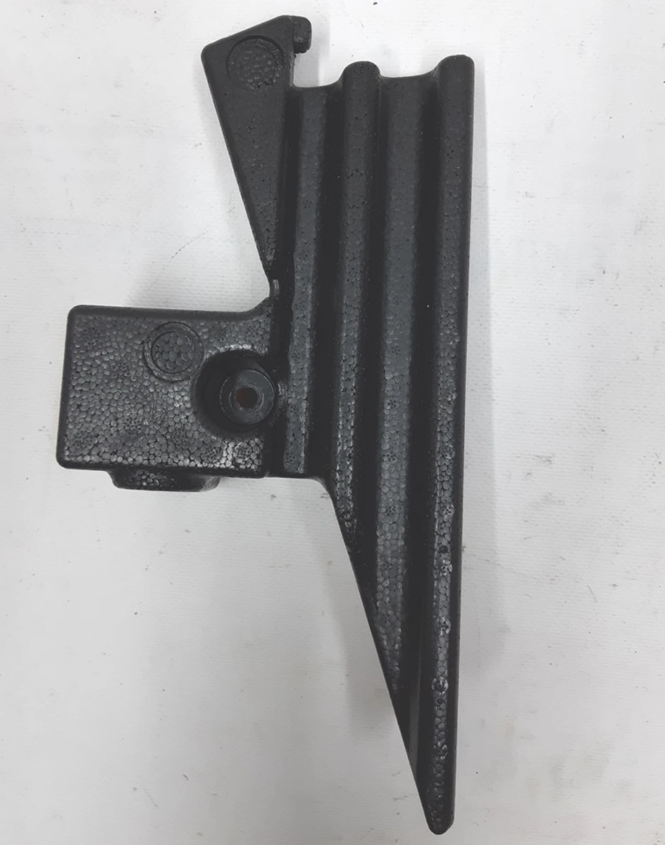 Заповнювач пустот двері передньої правої зовнішній BMW I3 51717316456