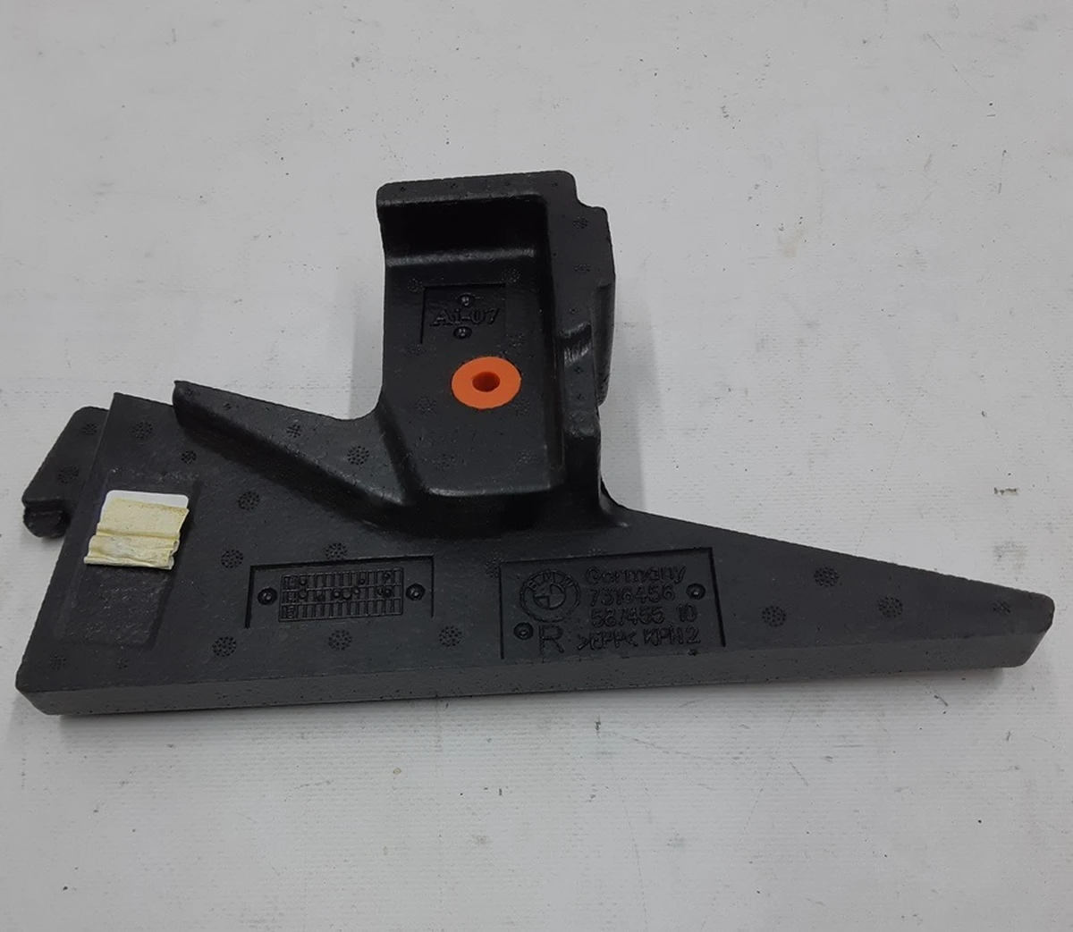 Заповнювач пустот двері передньої правої зовнішній BMW I3 51717316456