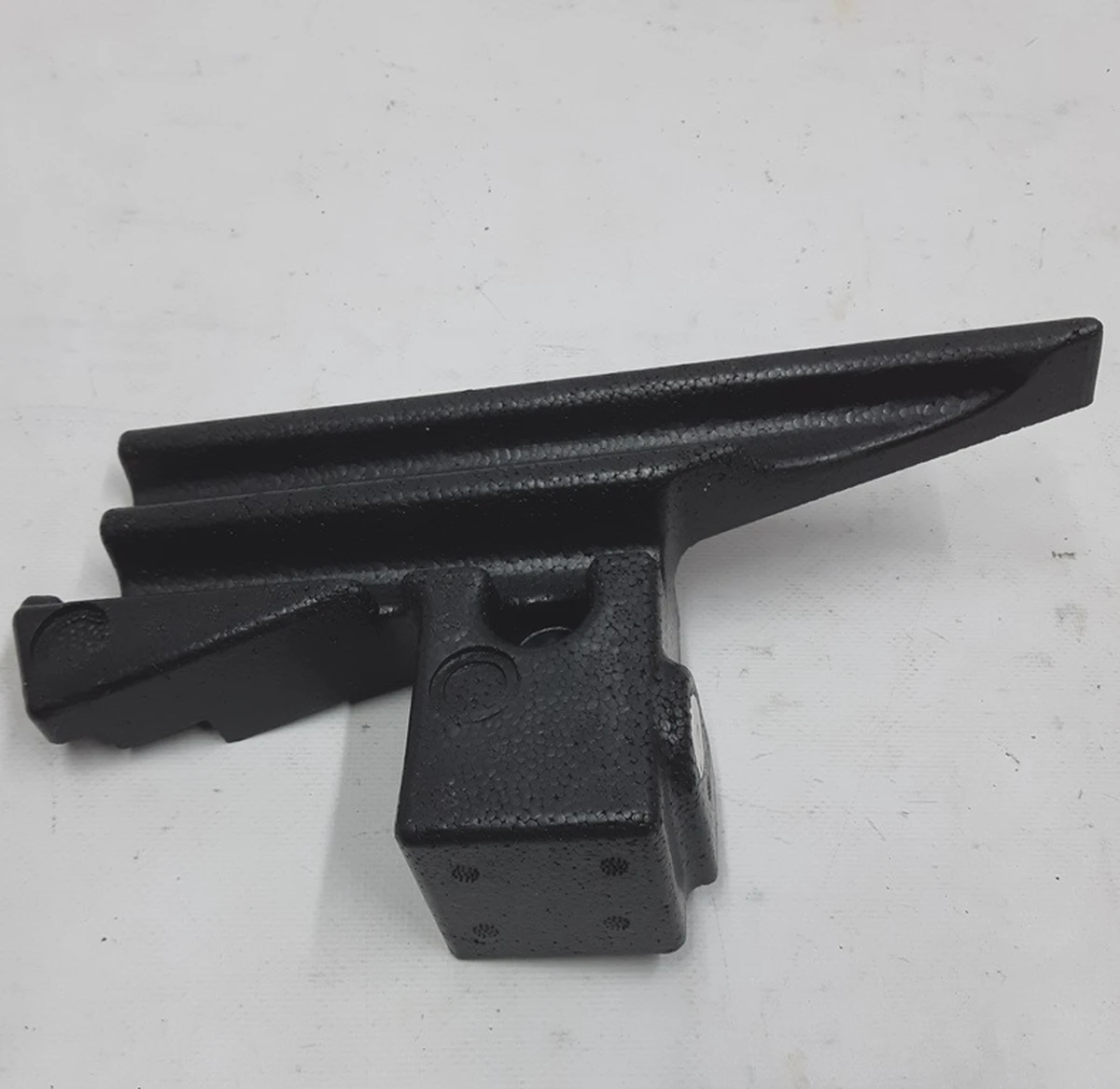 Заповнювач пустот двері передньої правої зовнішній BMW I3 51717316456