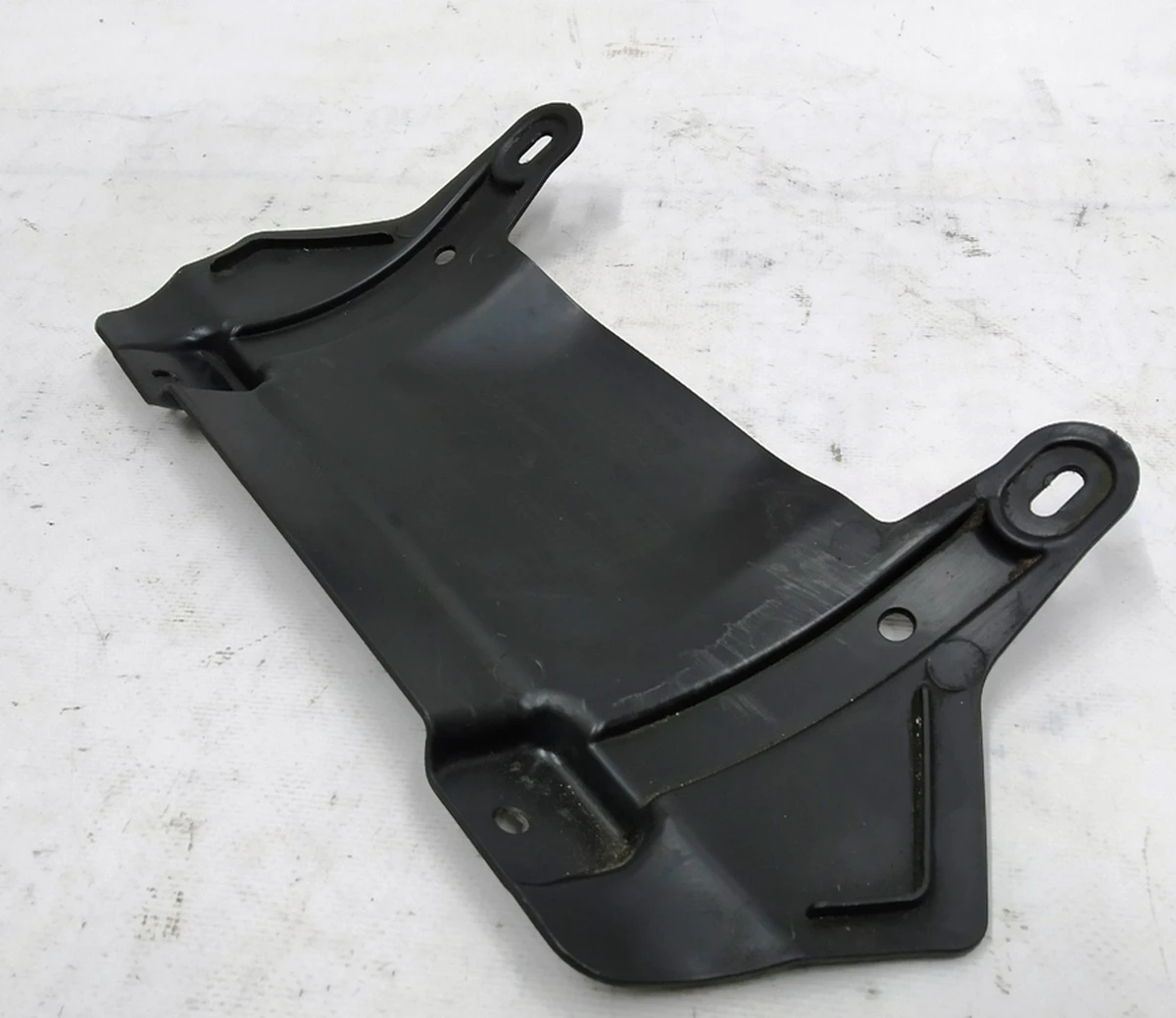 Крышка канала техобслуживания воздуховода BMW i3 51747305658