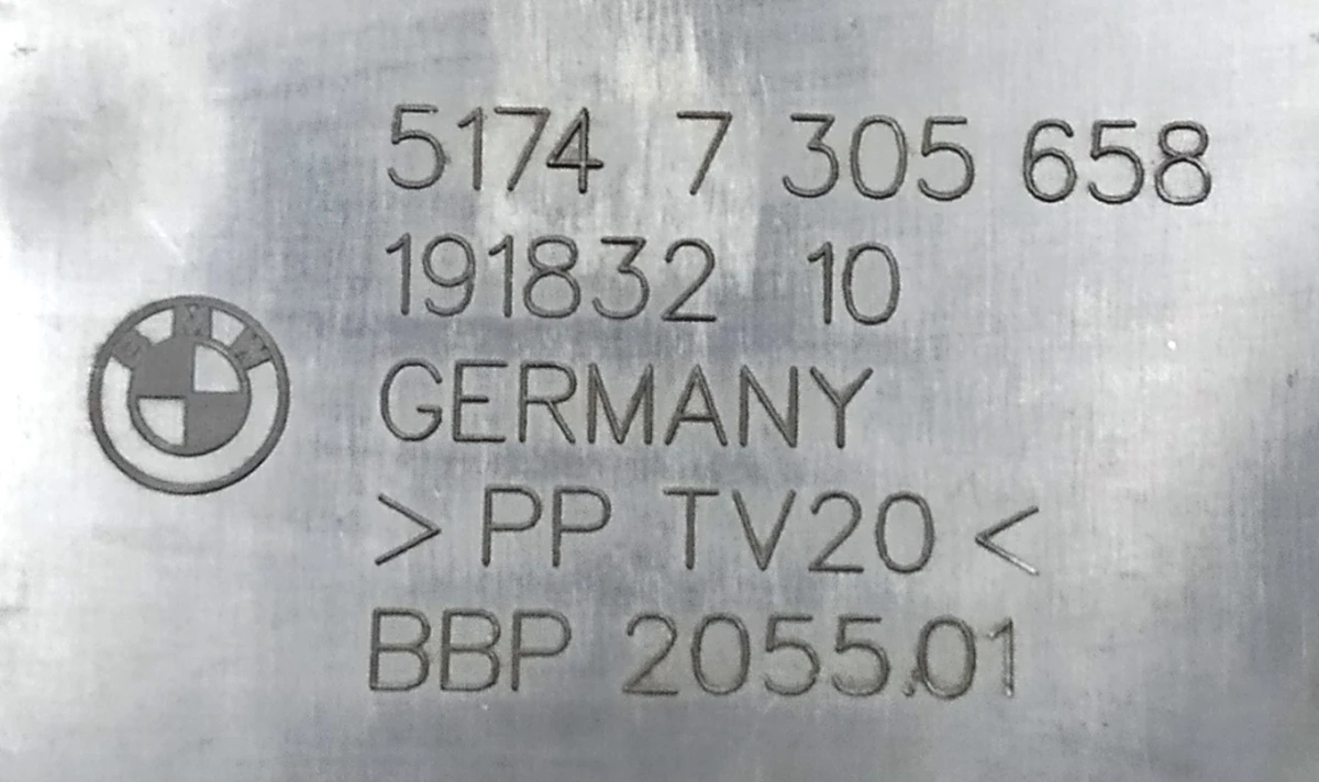 Кришка каналу техобслуговування воздуховода BMW i3 51747305658