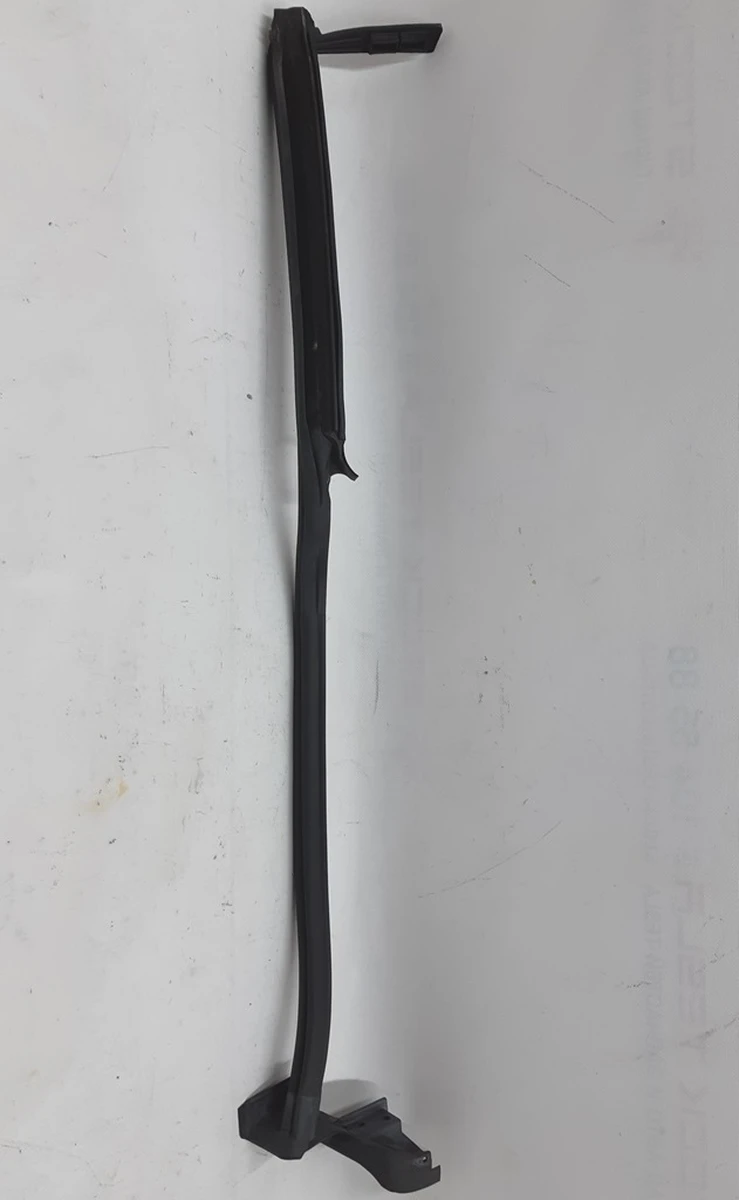 Ущільнювач скла двері задньої лівої вертикальний передній BMW I3 51767277059