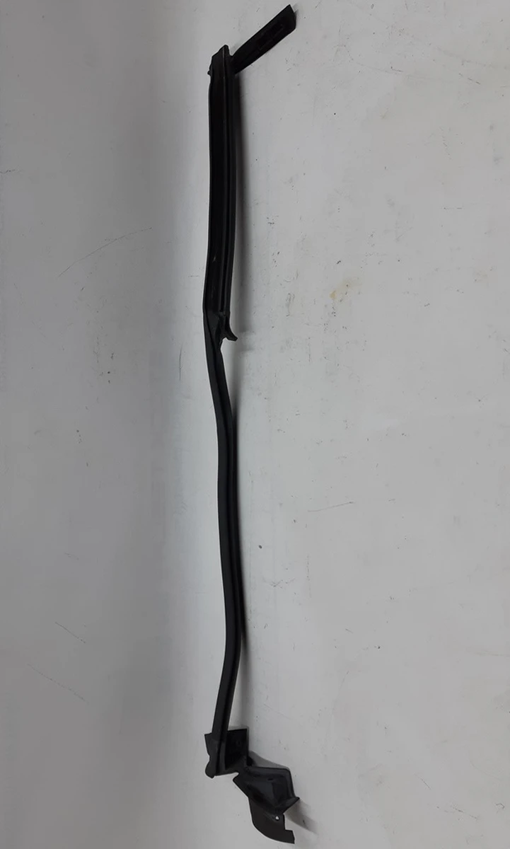 Ущільнювач скла двері задньої лівої вертикальний передній BMW I3 51767277059