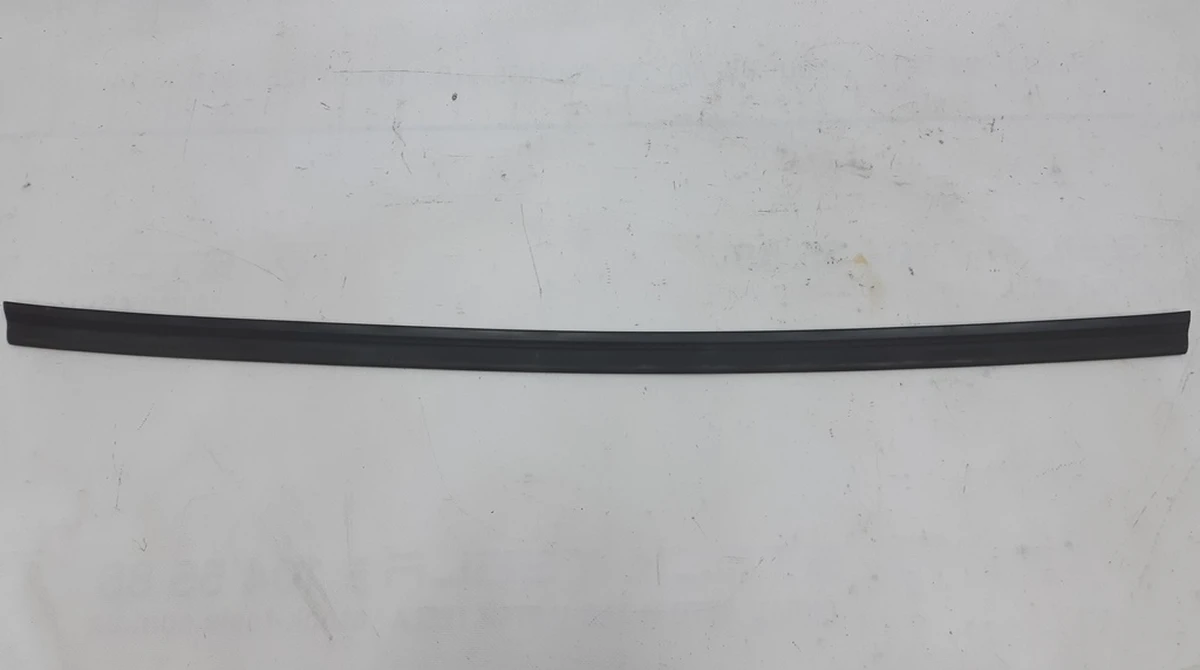 Ущільнювач двері задньої нижній лівий / правий BMW I3 51767301751