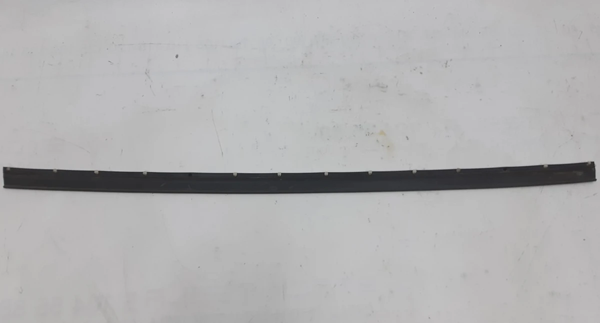 Ущільнювач двері задньої нижній лівий / правий BMW I3 51767301751