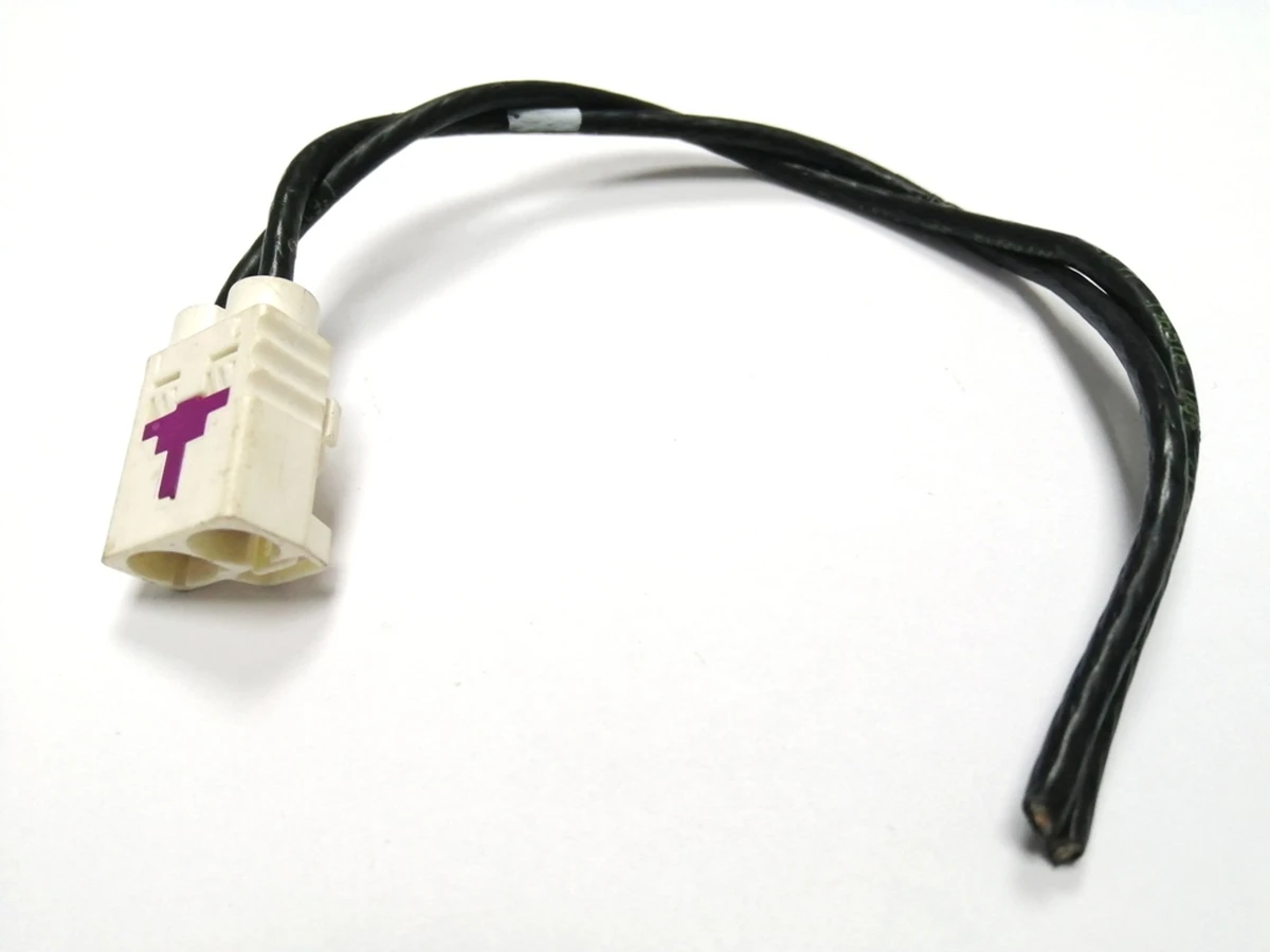 Connector (chip) of the antenna of the car opening key 59z115-000-b X857/2pin Tesla model X 1054132-00-G