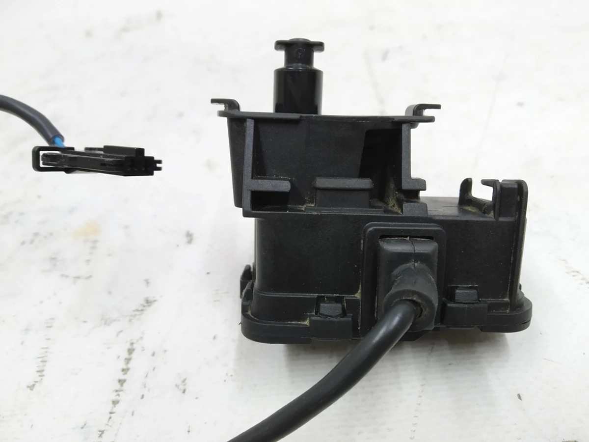 Charging port cover lock (Actuator) Volkswagen E-GOLF 5C6810773H