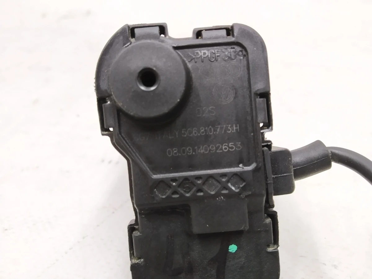 Charging port cover lock (Actuator) Volkswagen E-GOLF 5C6810773H