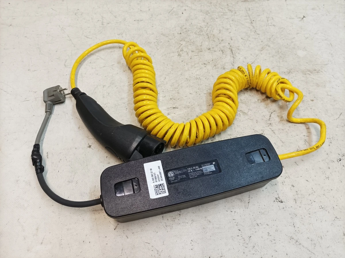 Зарядний пристрій 120V 60Hz 12A 1440W Mercedes Benz 5E3550127