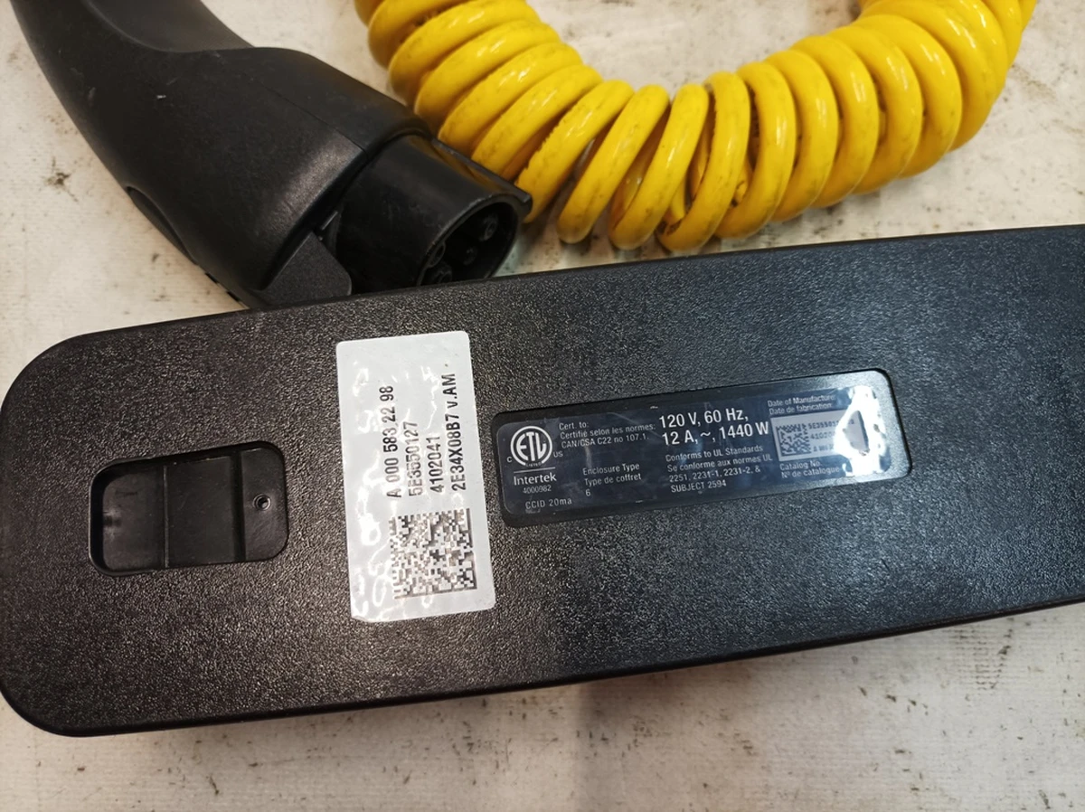 Зарядний пристрій 120V 60Hz 12A 1440W Mercedes Benz 5E3550127