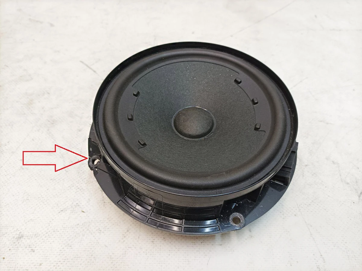 Динамік низькочастотний (пошкоджено кріплення) Volkswagen E-GOLF 5G0035453G
