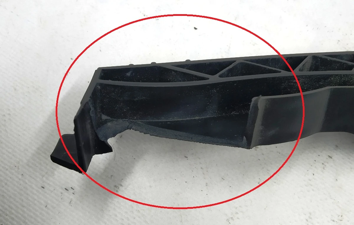 Кронштейн крепления переднего бампера с повреждением 5G0805705H Volkswagen E-GOLF