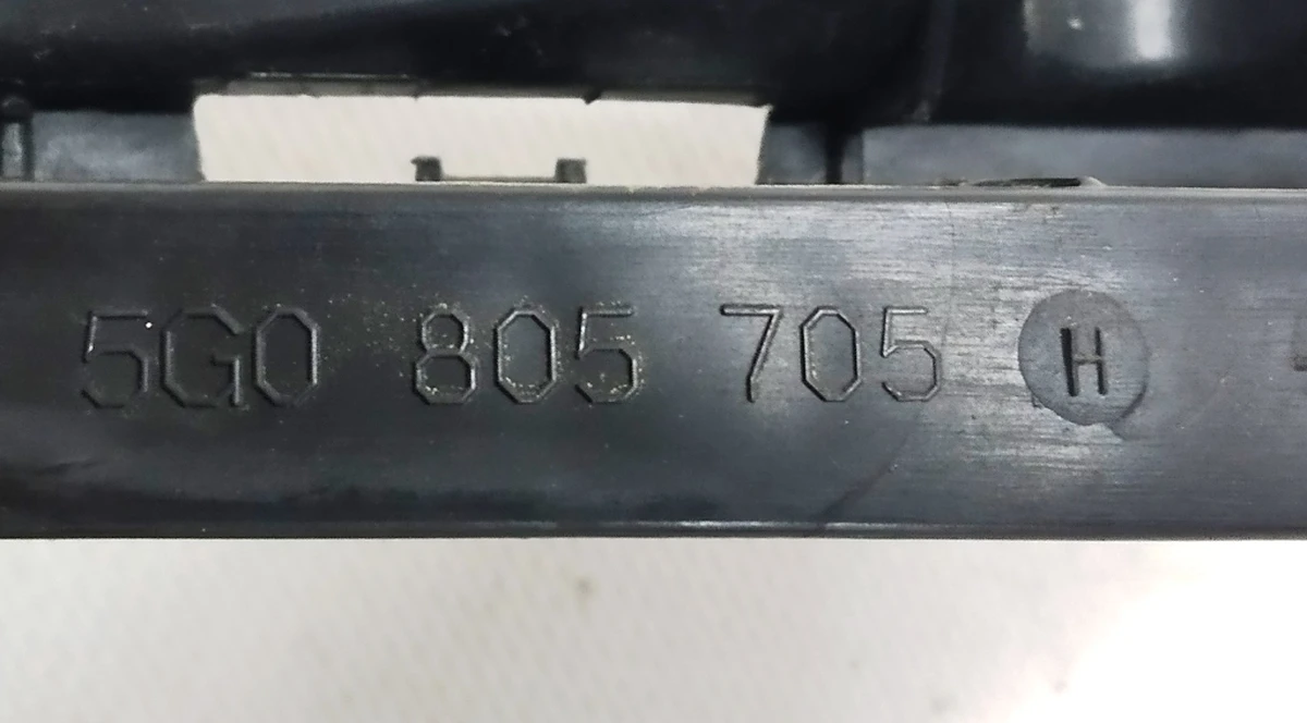 Кронштейн крепления переднего бампера с повреждением 5G0805705H Volkswagen E-GOLF