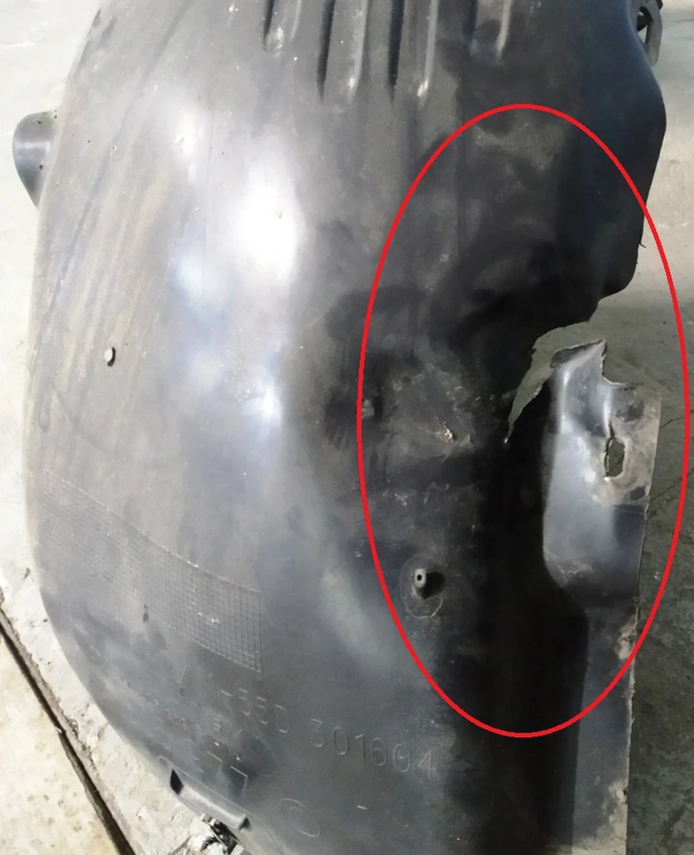 Підкрилок передній лівий пластик задня частина з ушкодженнями VW E-GOLF 5G0805969F