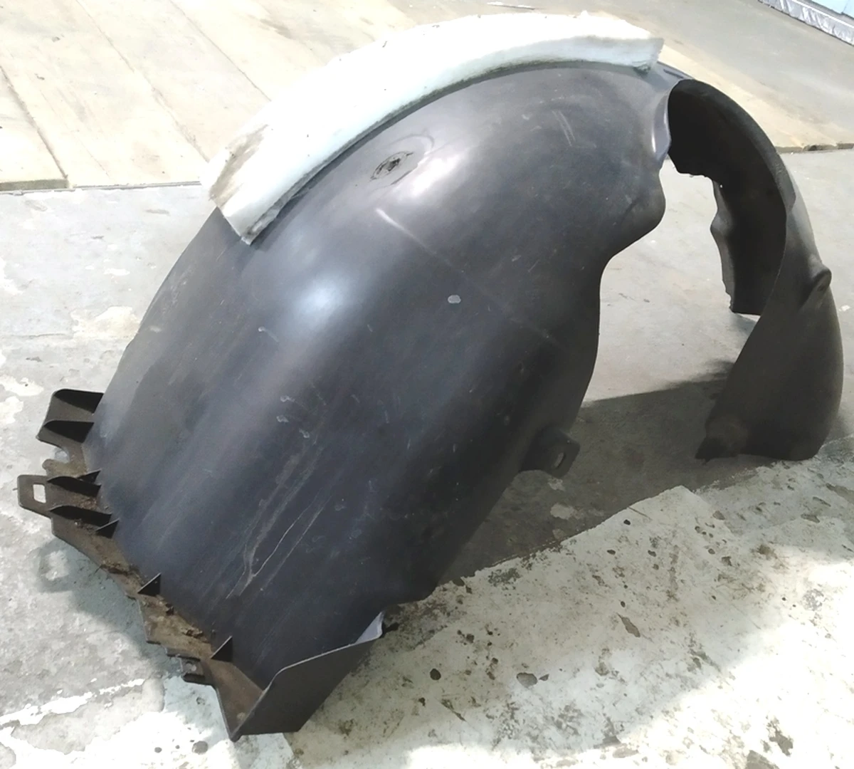 Підкрилок передній лівий пластик задня частина з ушкодженнями VW E-GOLF 5G0805969F