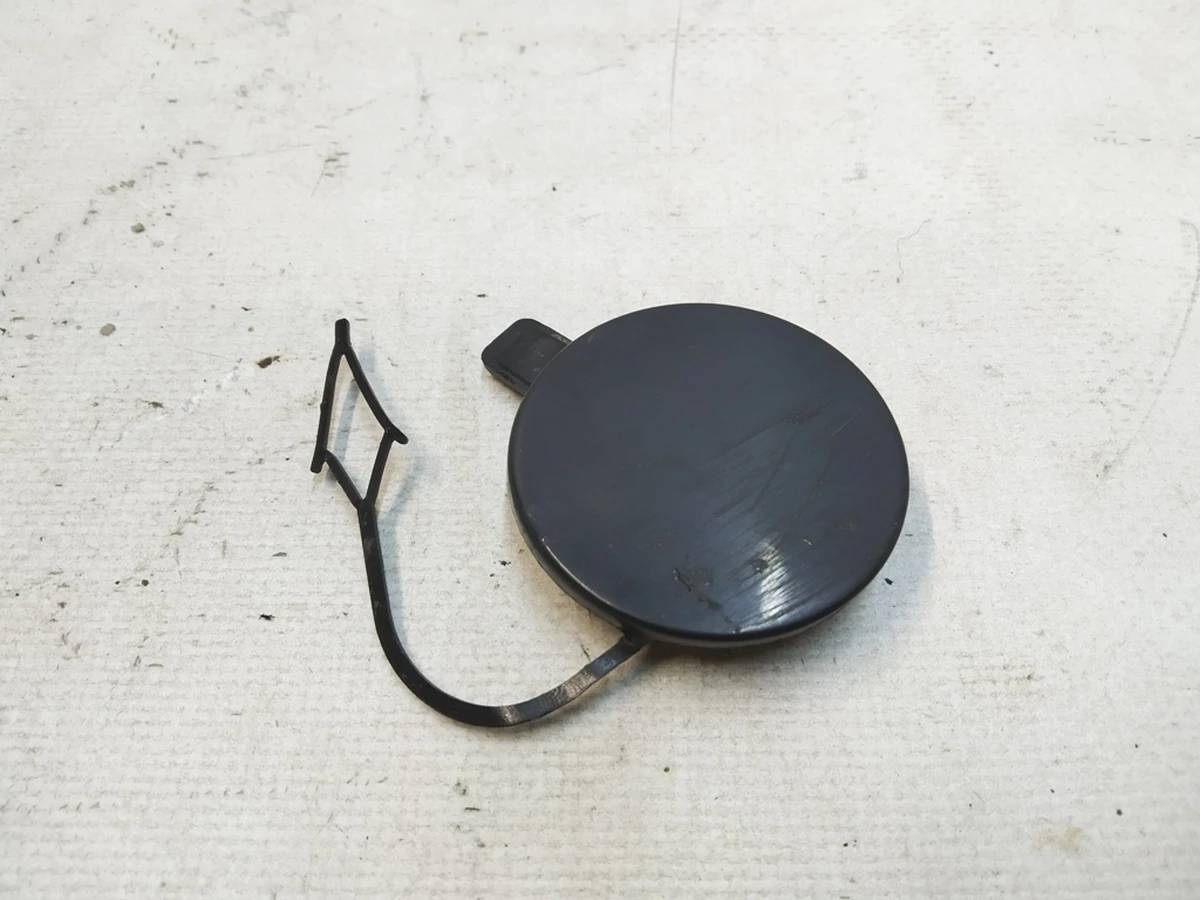 Cover under the towing hook of the front bumper with damage Volkswagen E-GOLF 5G0807241B