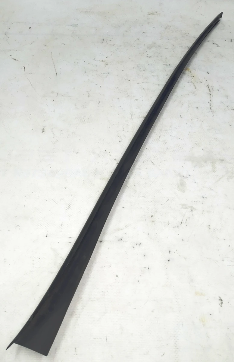 Накладка (ущільнювач) скла лобового права VW E-GOLF 5G0854328B