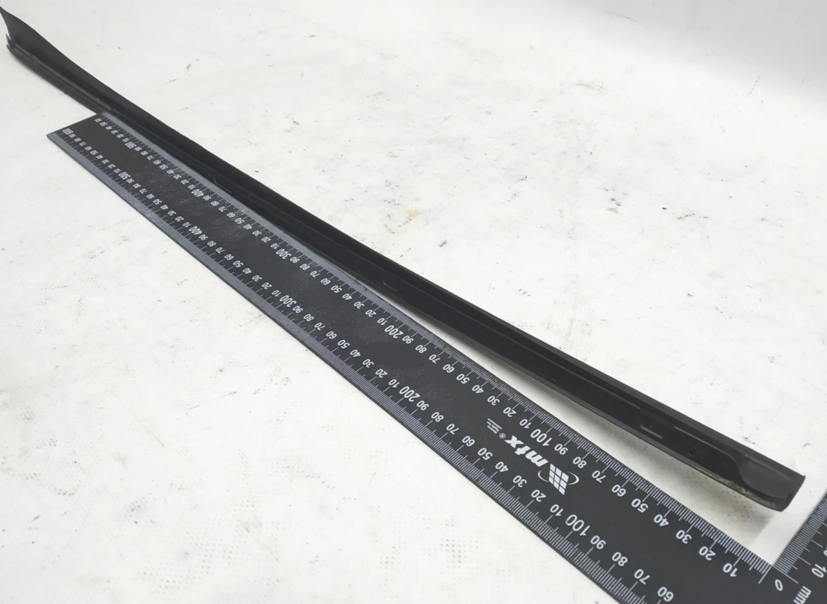 Накладка (ущільнювач) скла лобового права VW E-GOLF 5G0854328B