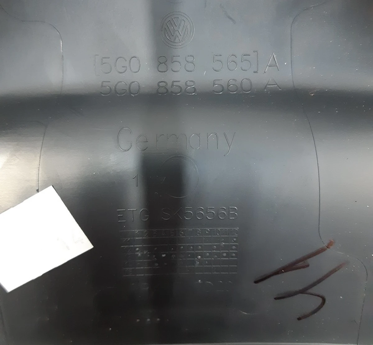 Накладка декоративна рульової колонки верхня в зборі 5G0858560 Volkswagen E-GOLF