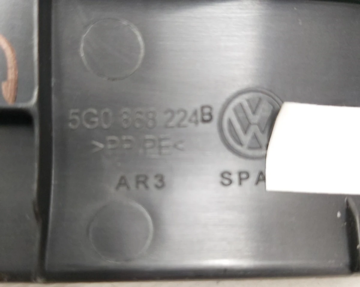 Накладка дверного отвору стійки А передні праві 5G0868224B Volkswagen E-GOLF