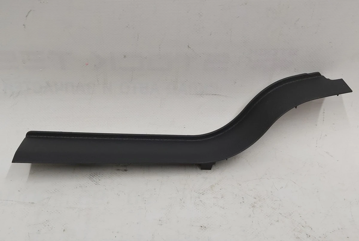 Накладка дверного отвору стійки А передні праві 5G0868224B Volkswagen E-GOLF