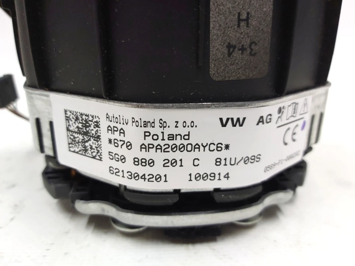 Модуль подушки безпеки рулевого колеса Volkswagen E-GOLF 5G0880201C